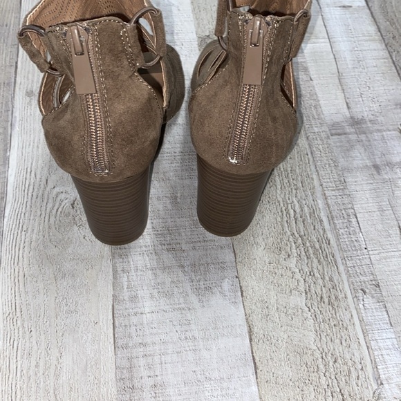 Torrid 4H olive cutout heeled booties perforated size 7W - Picture 7 of 10